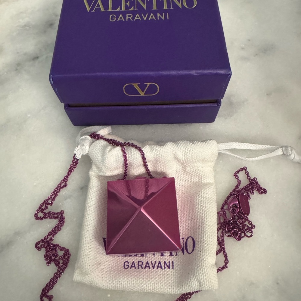Valentino Garavani Fuchsia Pyramid Necklace - Picture 2 of 3